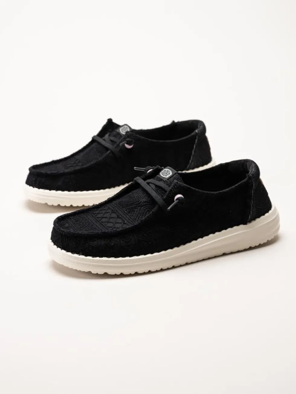 Hey Dude - Wendy Crochet Lace - Svarta tygskor med virkade spetsdetaljer