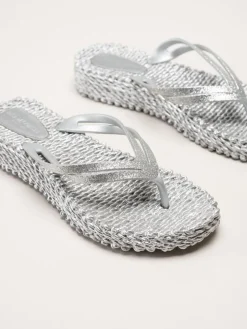 Ilse Jacobsen - Cheerful 13 - Silverfärgade flip flop med glitterremmar