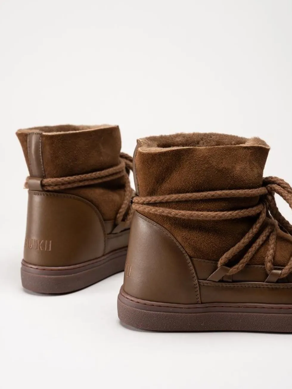 Inuikii - Classic - Bruna fårskinnsfodrade boots i mocka