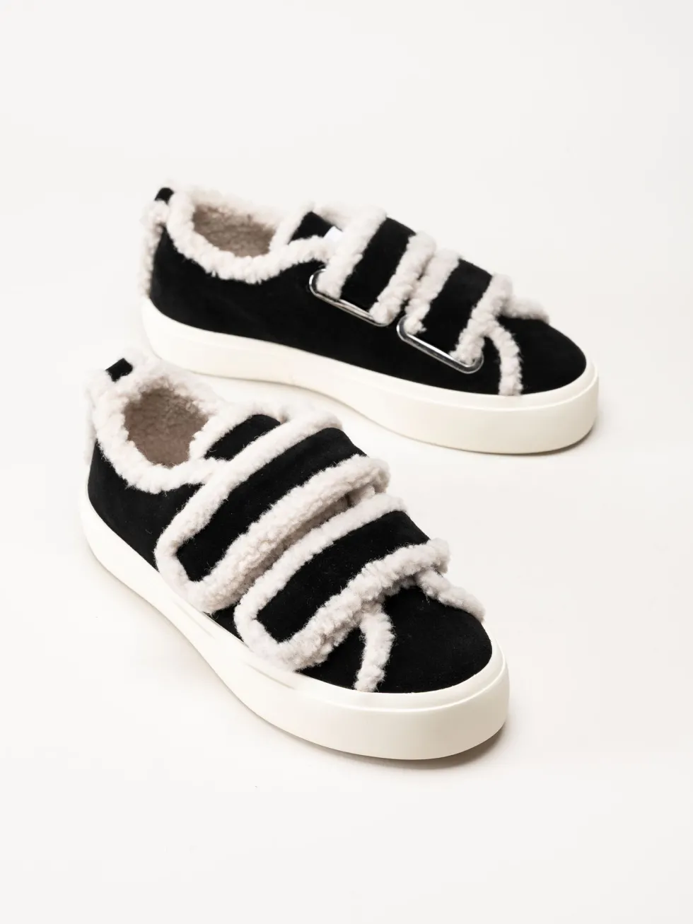 Inuikii - Shearling - Svarta ullfodrade sneakers