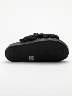 Inuikii - Woven Stones - Svarta slip in sandaler i virkad textil
