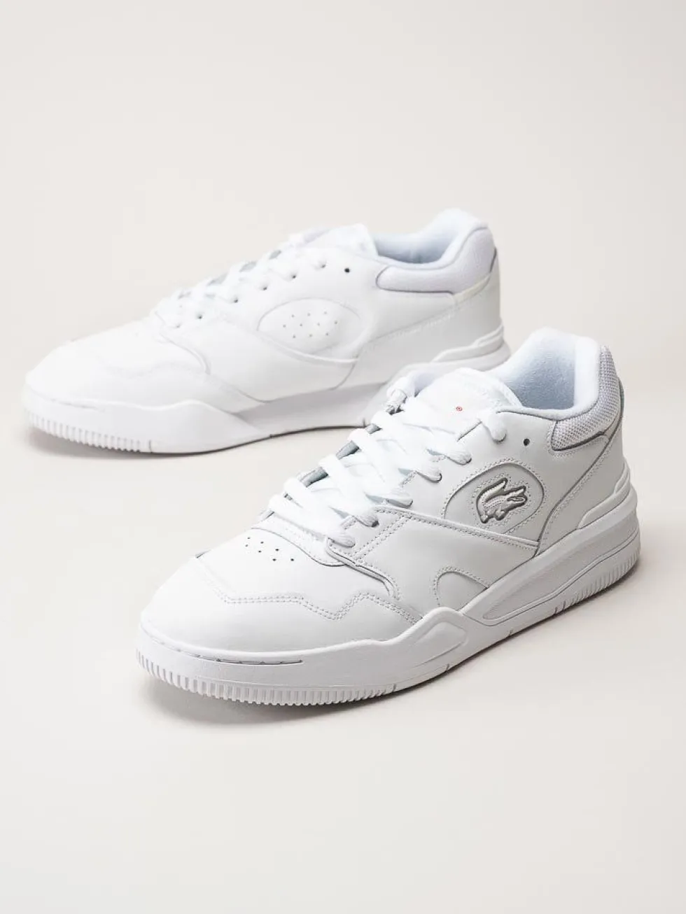 Lacoste - Vita sneakers i skinn