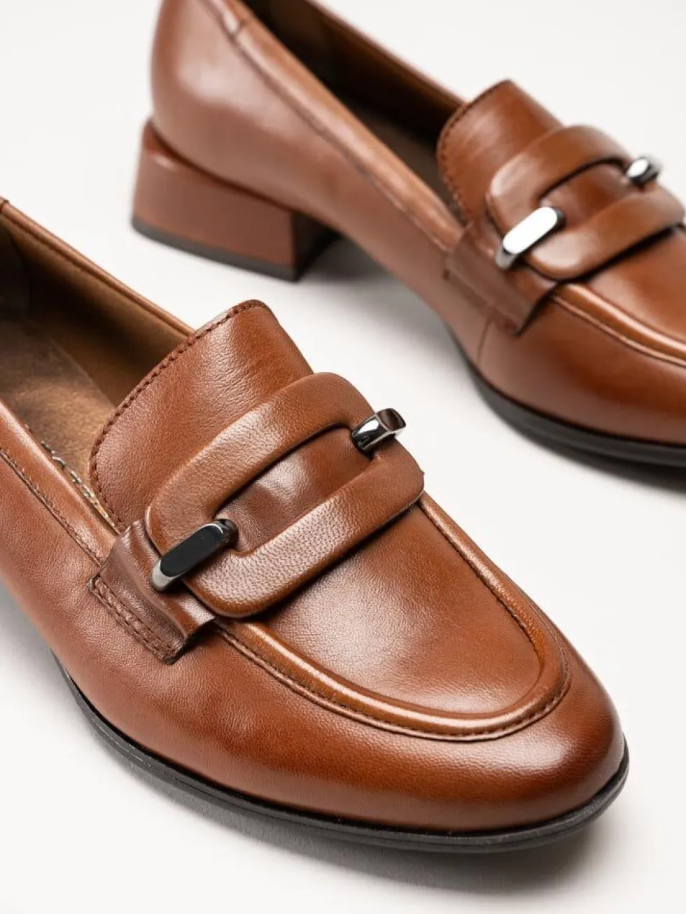 Marco Tozzi - Bruna loafers i skinn