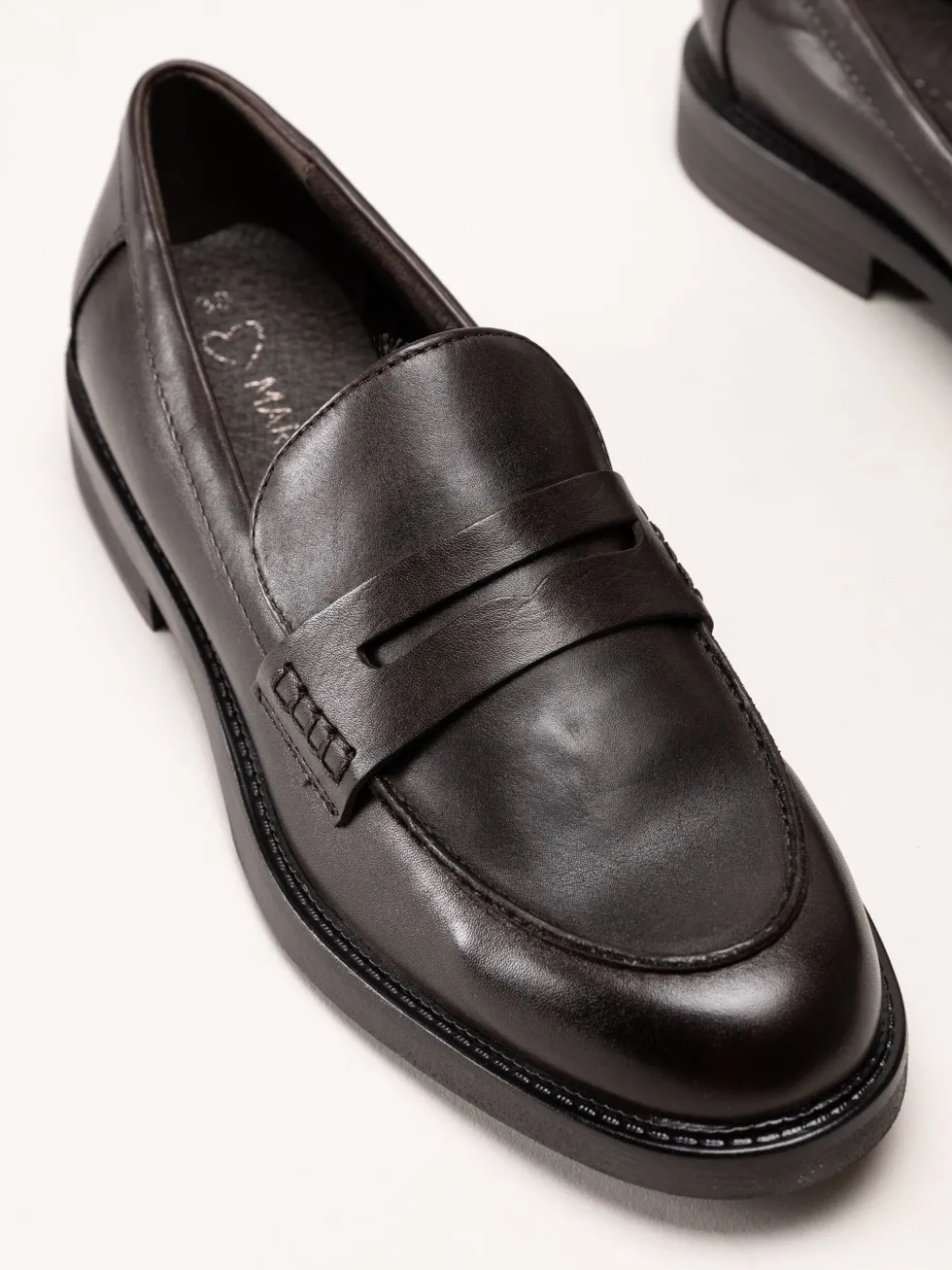 Marco Tozzi - Mörkbruna loafers i skinn