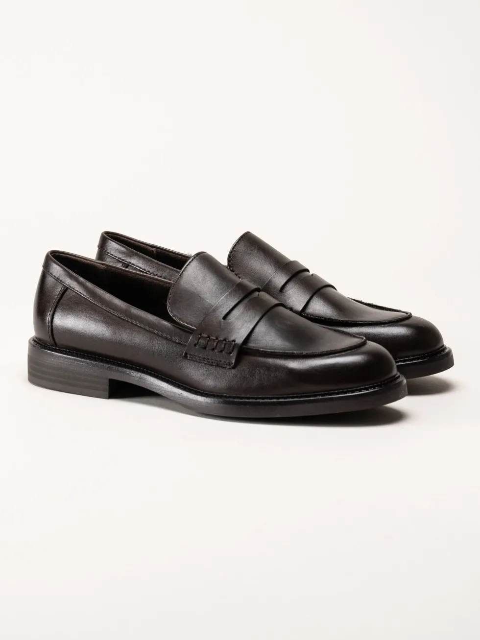 Marco Tozzi - Mörkbruna loafers i skinn