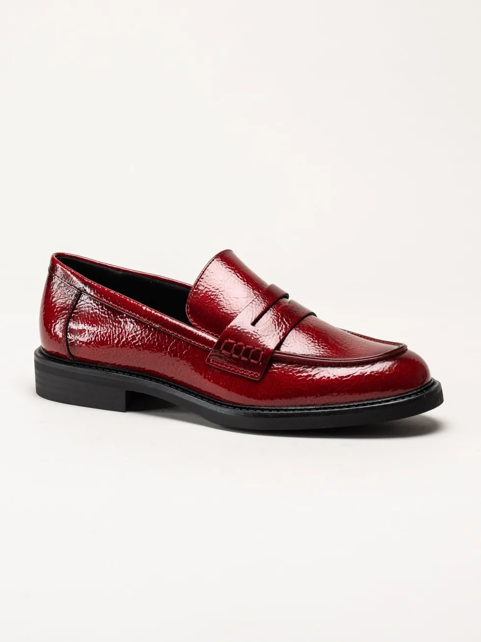 Marco Tozzi - Mörkröda loafers i syntetlack