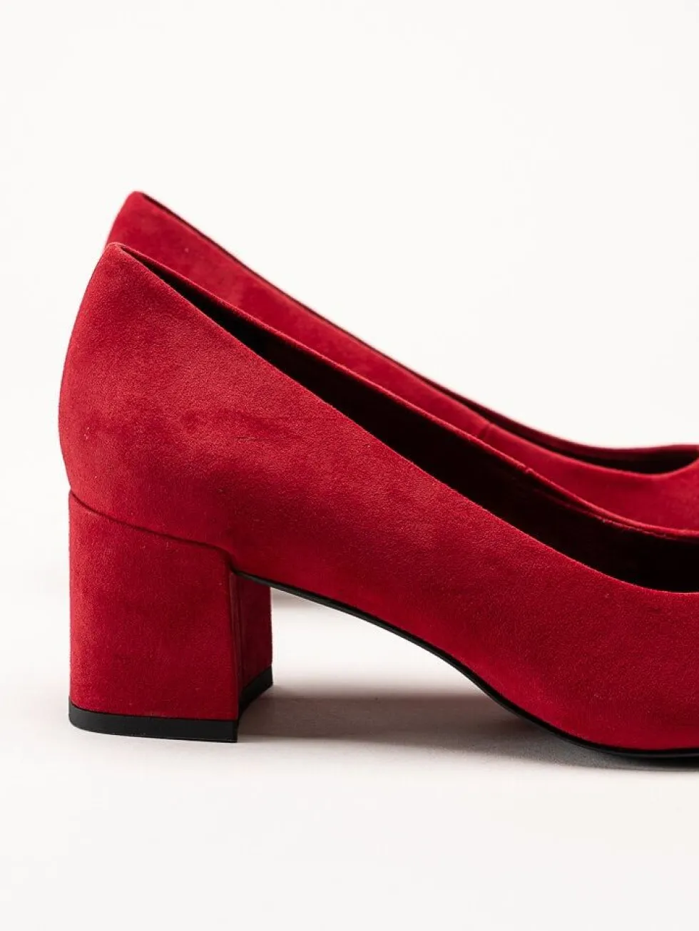Marco Tozzi - Röda pumps i mockaimitation