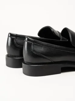 Marco Tozzi - Svarta loafers i skinnimitation