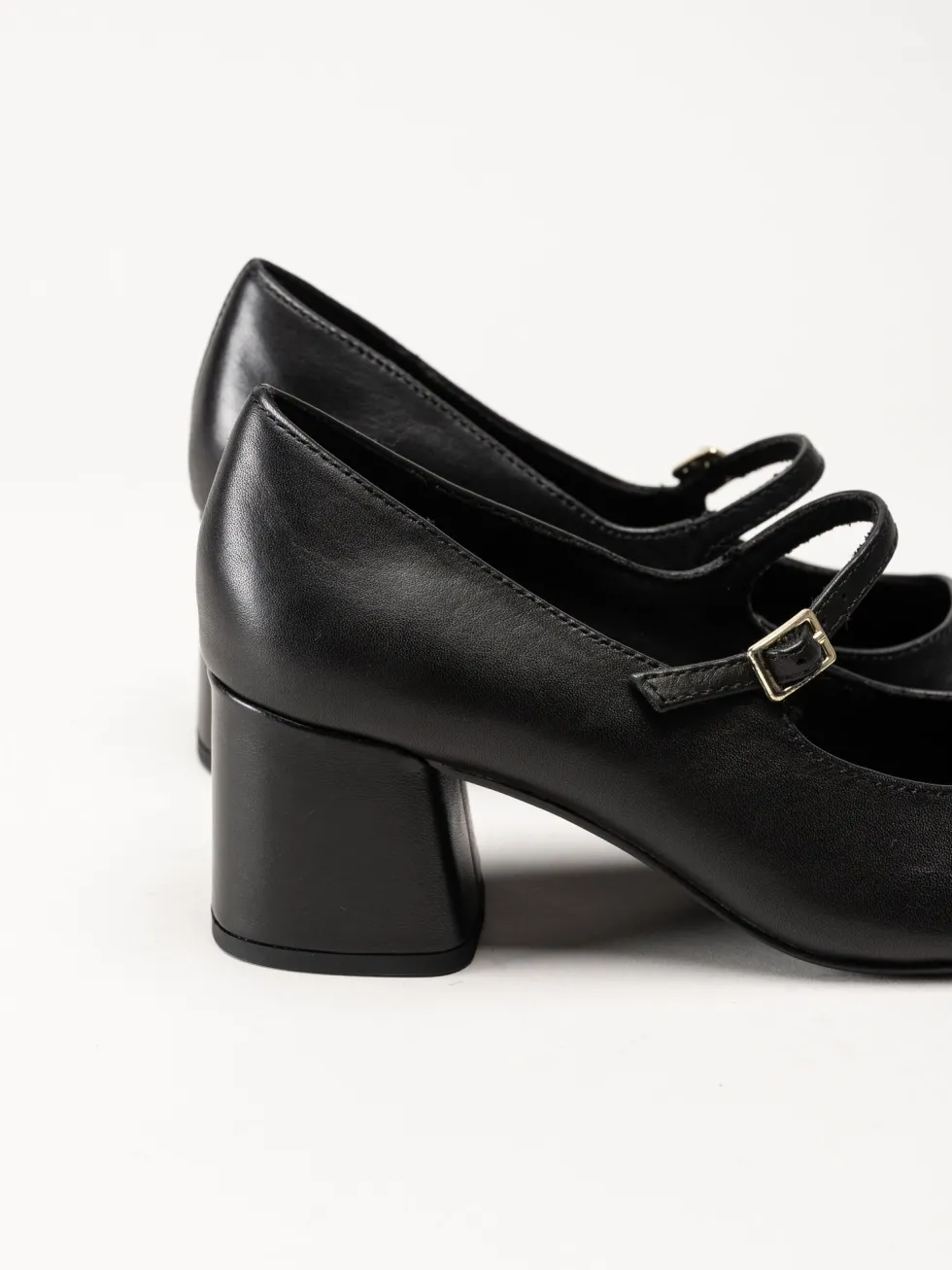 Marco Tozzi - Svarta pumps med slejf