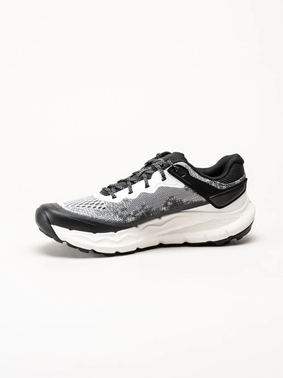 Merrell - Nova 4 - Svartvita sneakers i mesh