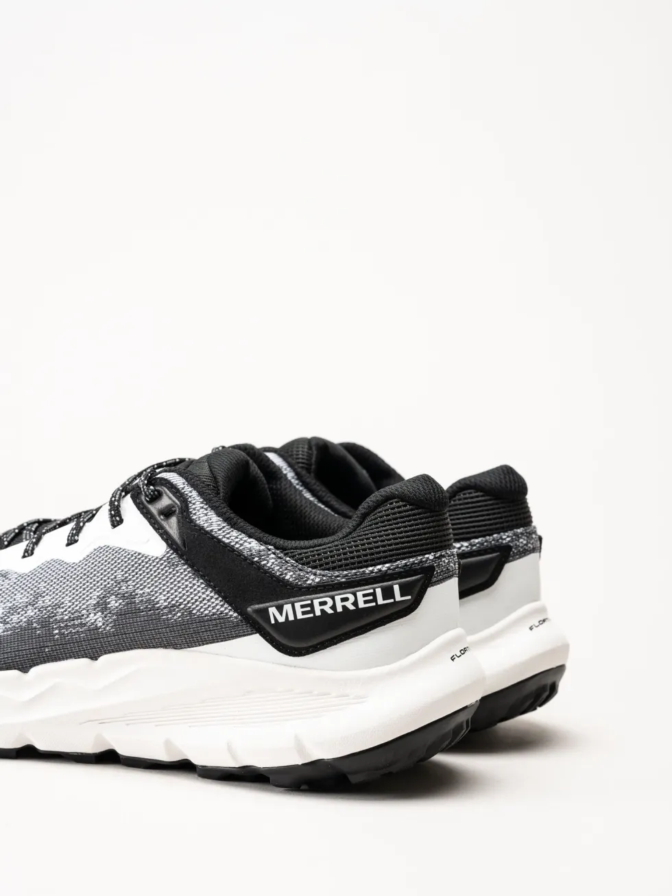 Merrell - Nova 4 - Svartvita sneakers i mesh