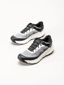 Merrell - Nova 4 - Svartvita sneakers i mesh