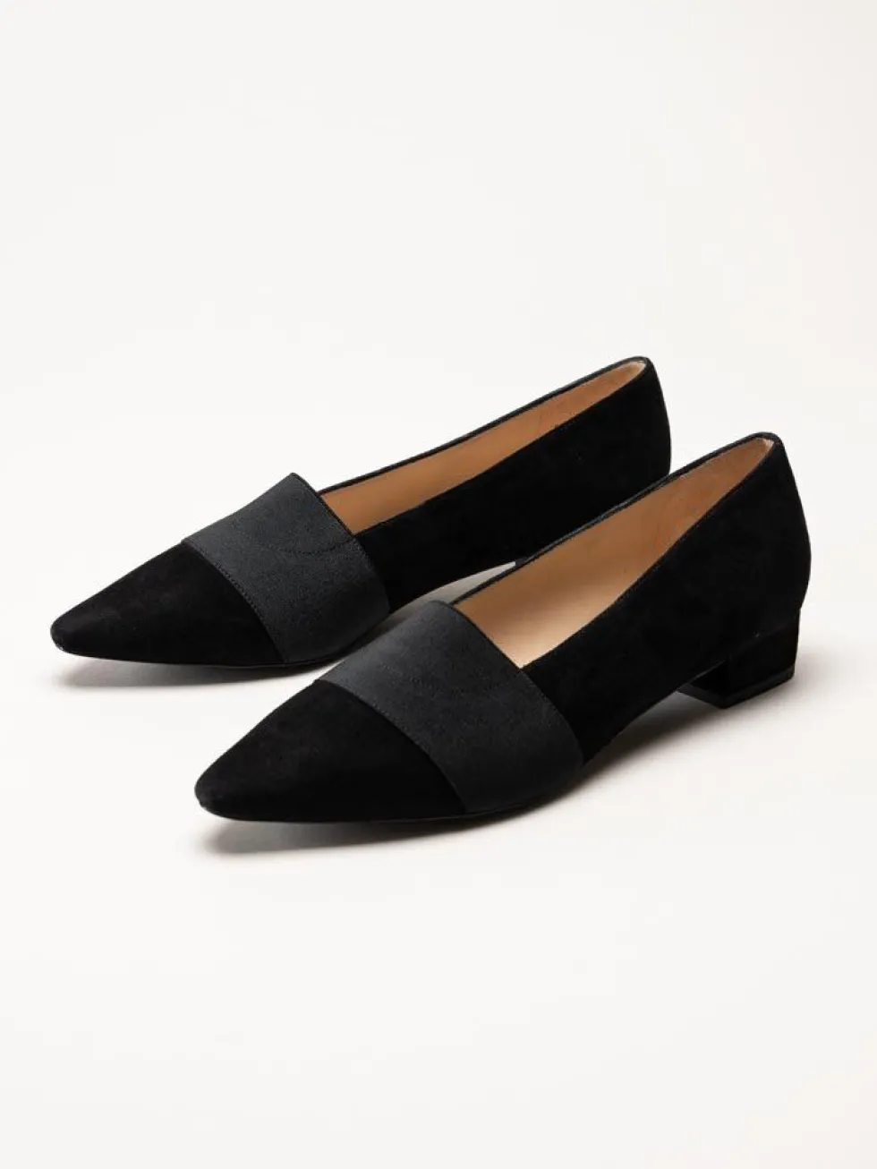 Peter Kaiser - Svarta pumps i mocka