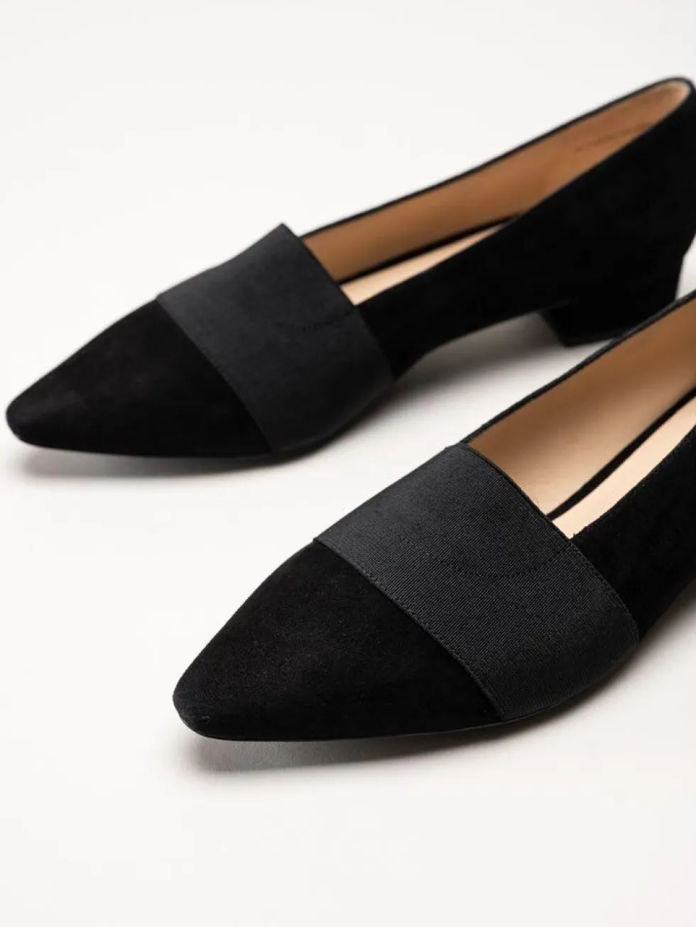 Peter Kaiser - Svarta pumps i mocka
