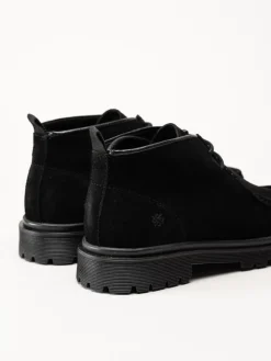 Playboy Footwear - Cowen - Svarta kängor i mocka