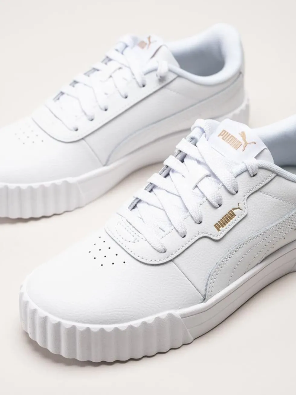 Puma - Carina 3.0 - Vita sneakers i skinnimitation