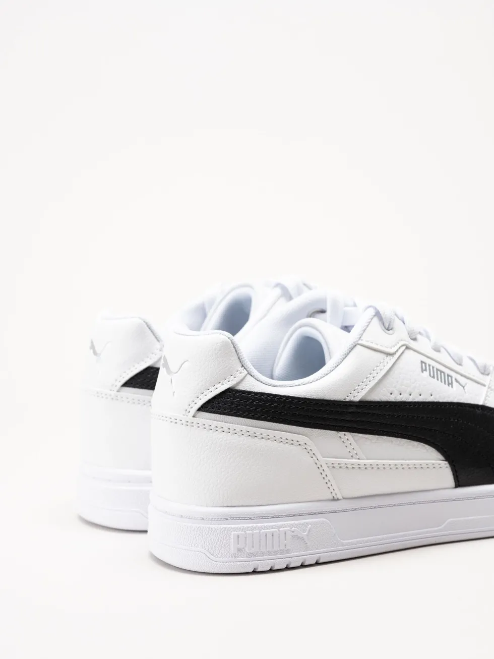 Puma - Caven III - Vita sneakers i skinnimitation