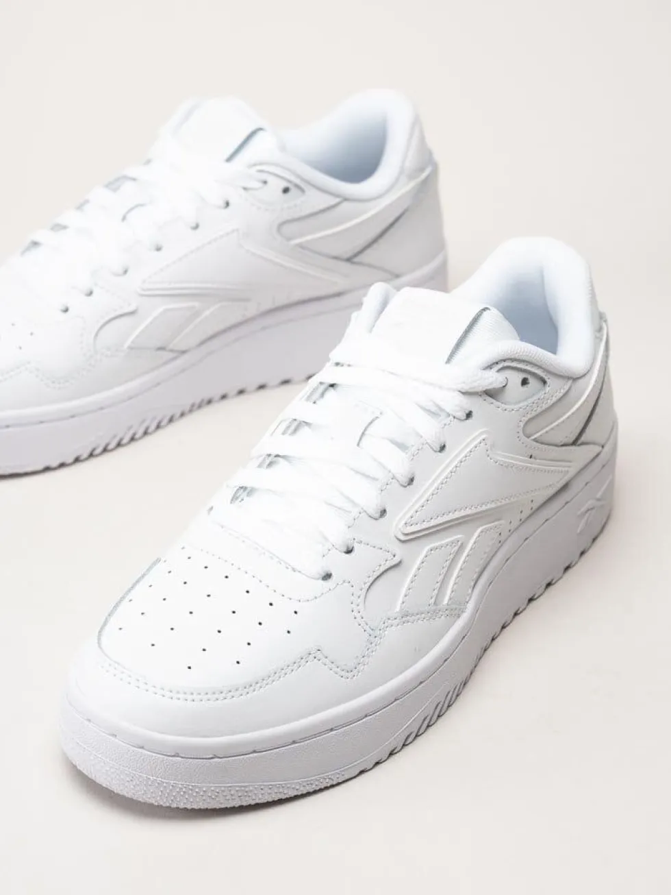 Reebok - ATR Chill - Vita sneakers i skinn