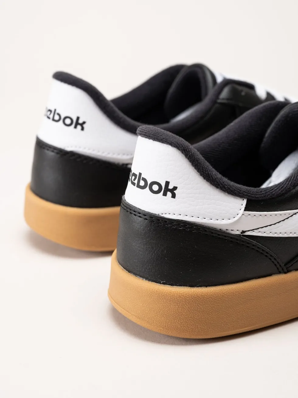 Reebok - Smash Edge S - Svarta sneakers i skinn och mocka