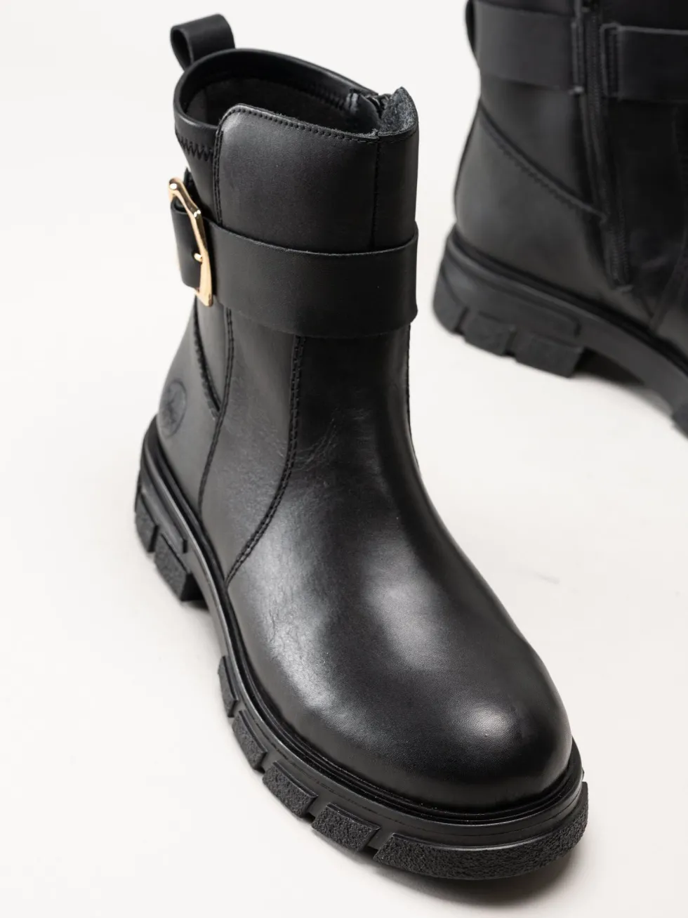 Rieker - Svarta boots i skinn