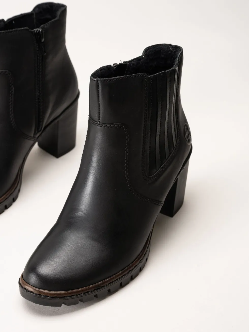 Rieker - Svarta boots i skinn