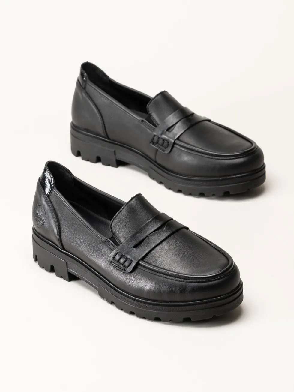 Rieker - Svarta loafers i skinn