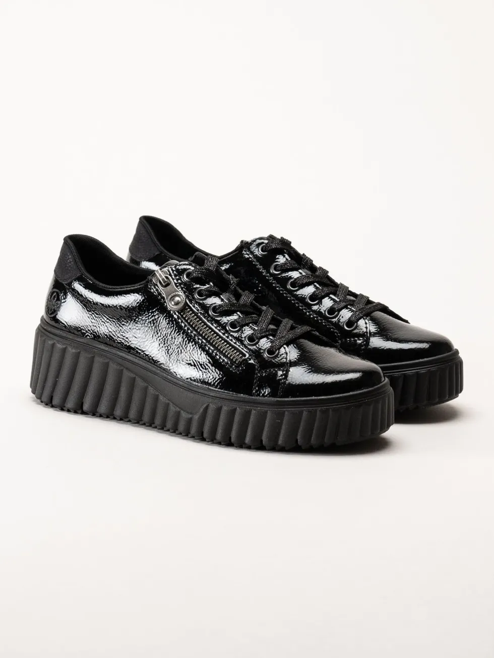 Rieker - Svarta platåsneakers i skinn-lack