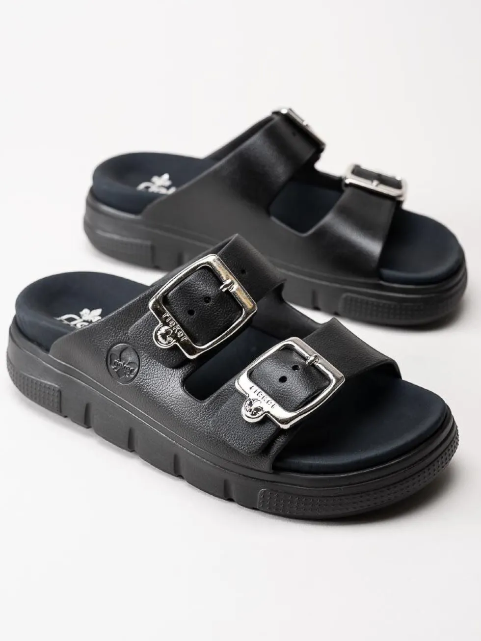 Rieker - Svarta slip in sandaler i skinnimitation