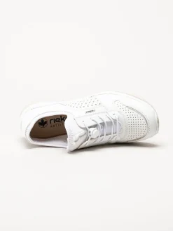 Rieker - Vita slip on skor i skinnimitation
