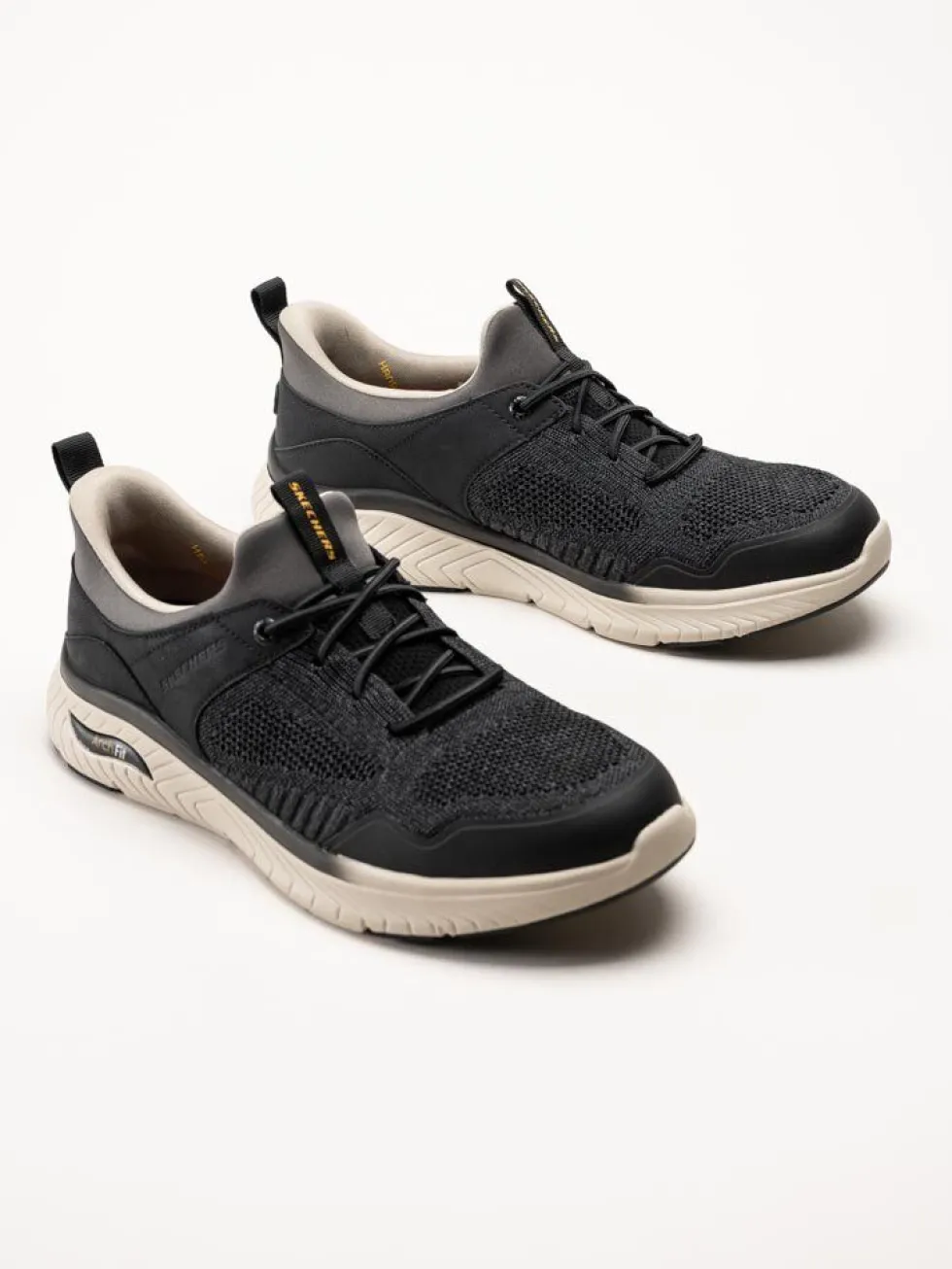 Skechers - Relaxed fit - Svarta slip-ins sneakers i mesh