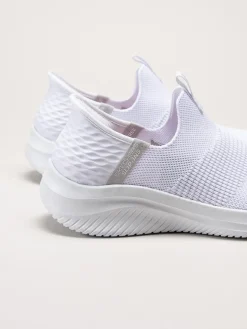 Skechers - Ultra Flex 3.0 Cozy Streak - Vita slip-ins sneakers i textil