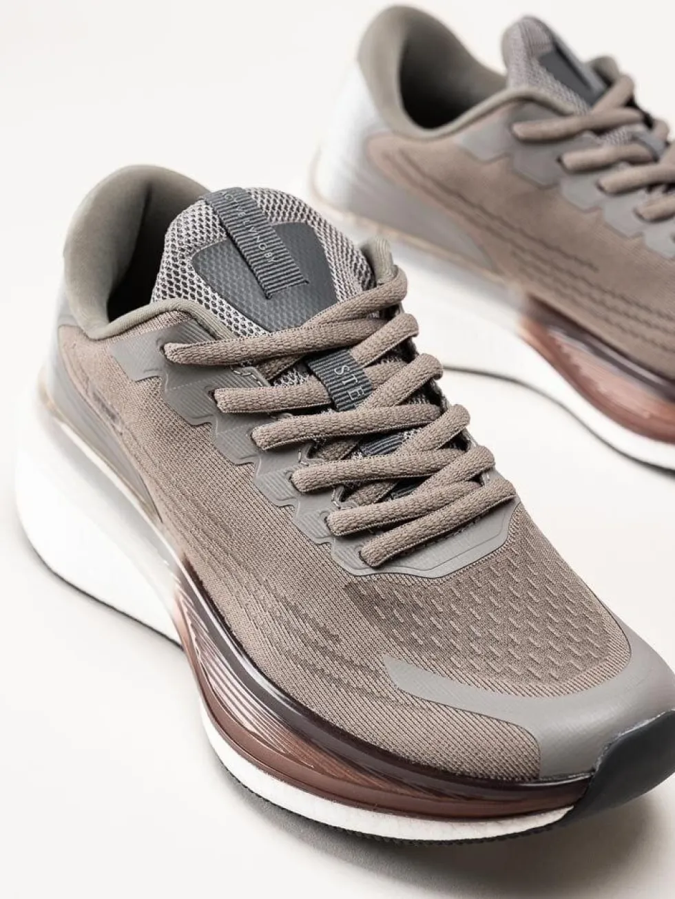 STENK - Alsen - Taupe sportiga sneakers