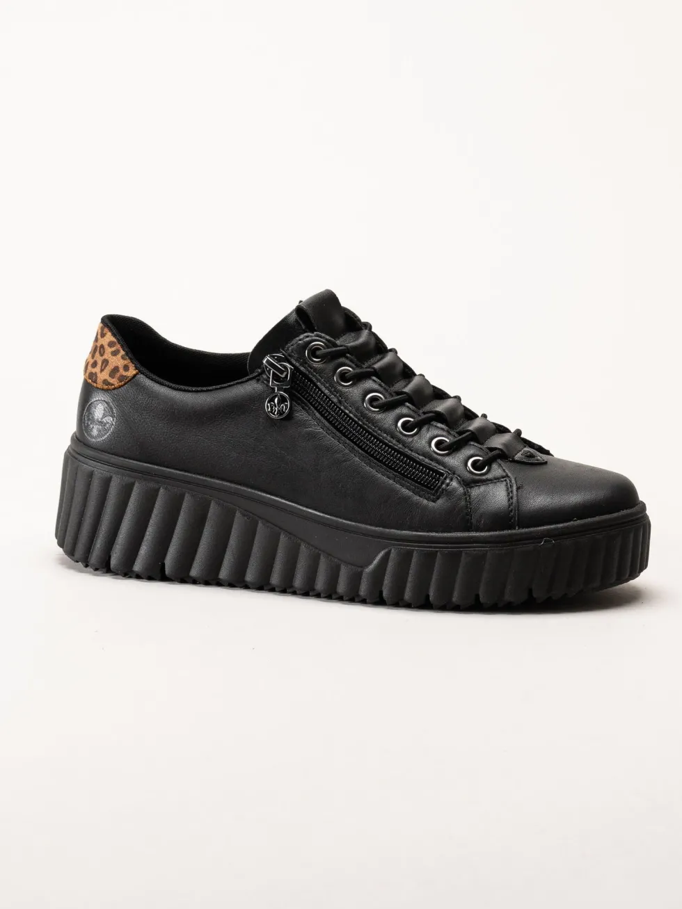 Svarta sneakers i skinn
