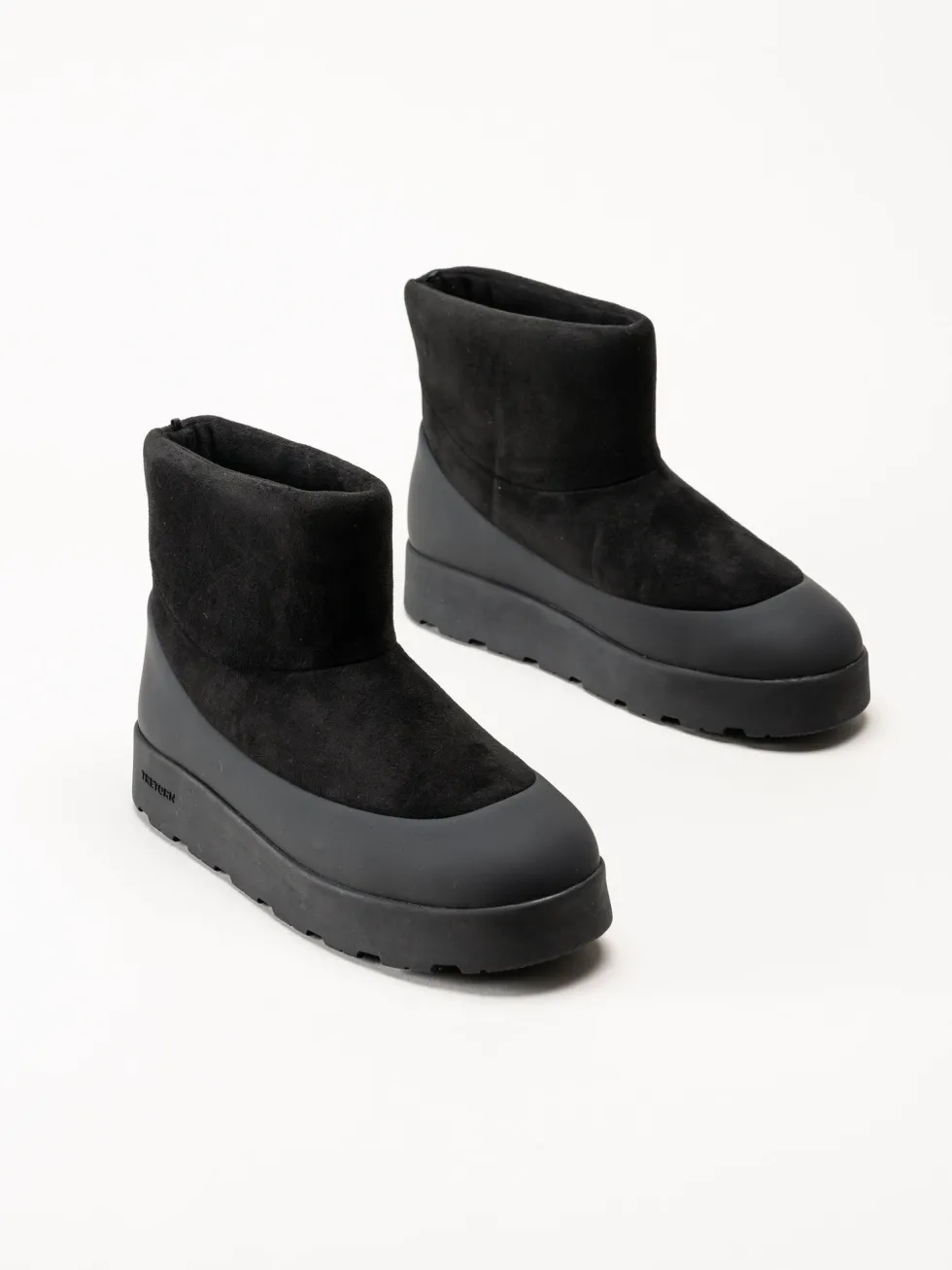 Tretorn - Asto Low Hybrid W - Svarta fodrade boots