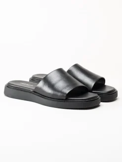 Vagabond - Connie - Svarta slip in tofflor i skinn