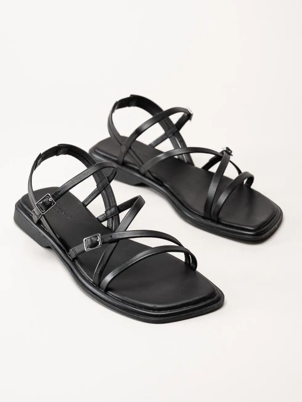 Vagabond - Izzy - Svarta sandaler i skinn
