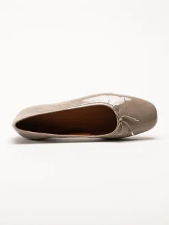Vagabond - Jolin - Beiga ballerinaskor i lackskinn