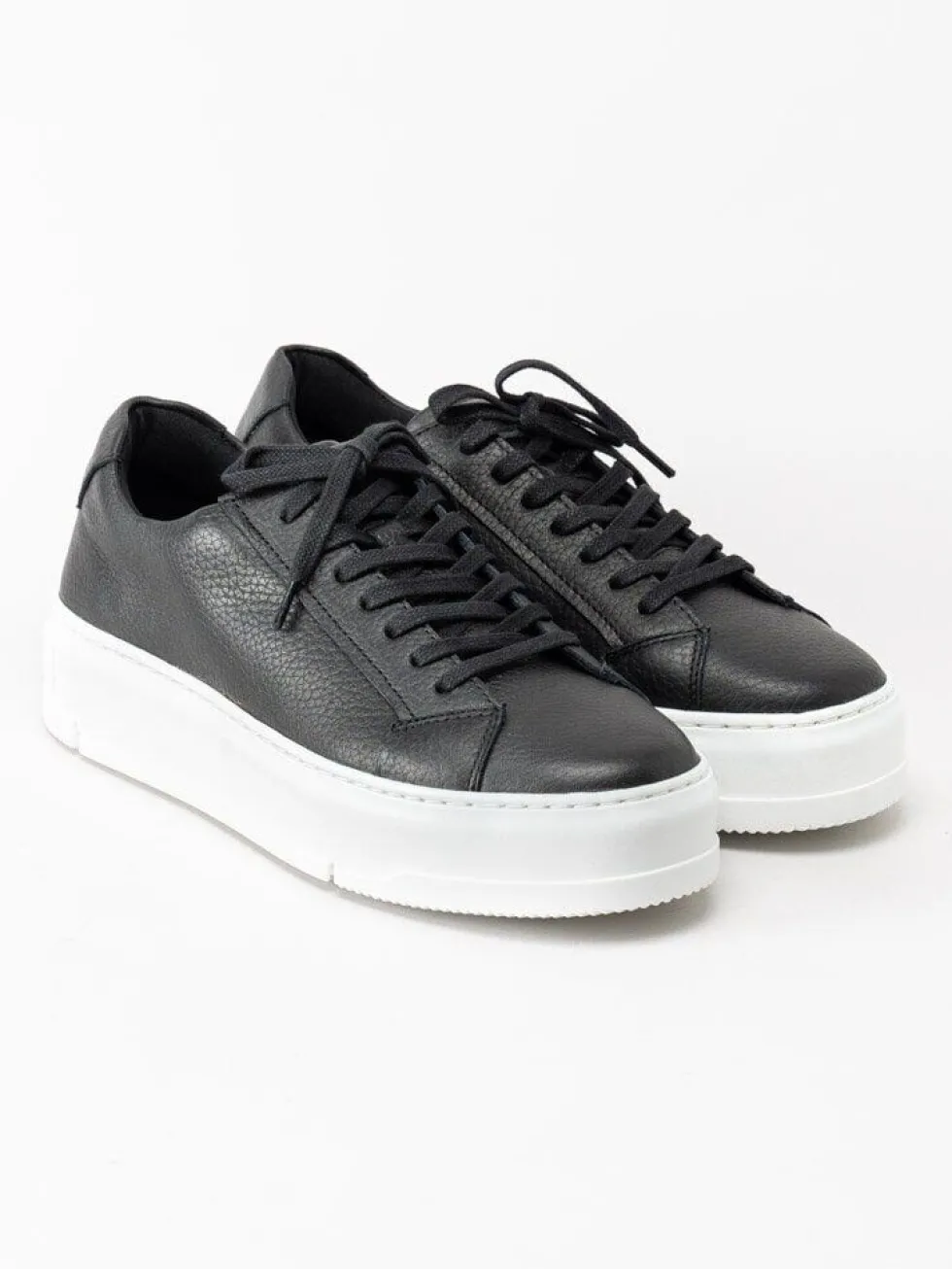 Vagabond - Judy - Svarta platåsneakers i skinn