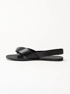 Vagabond - Tia 2.0 - Svarta platta sandaler i skinn