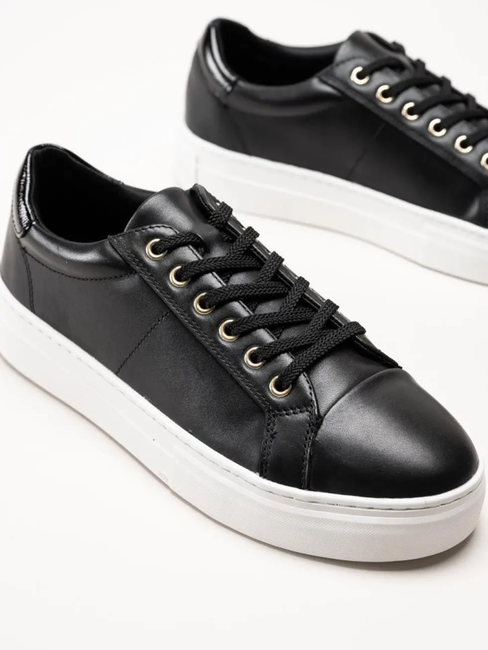 Vagabond - Zoe - Svarta sneakers i skinn